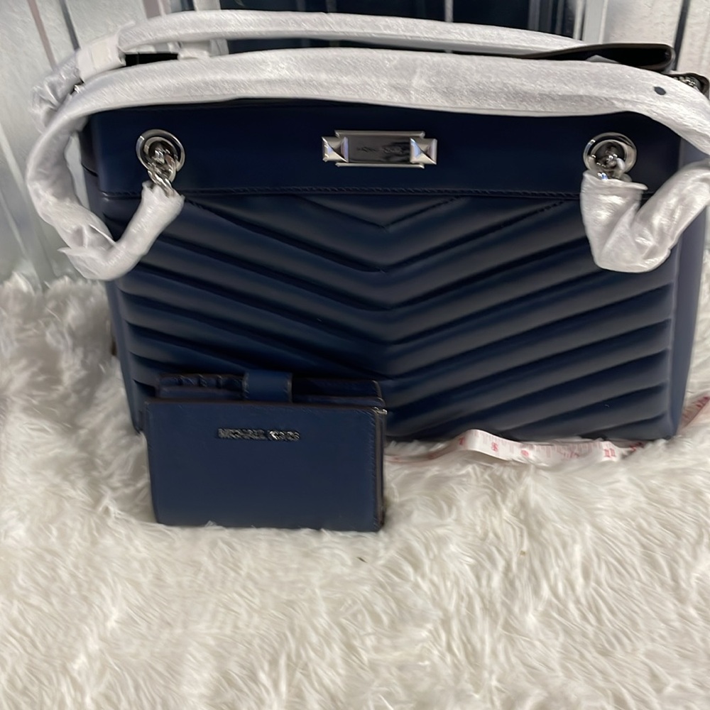 Navy Quilted Shoulder Bag with matching wallet - Picture 5 of 9